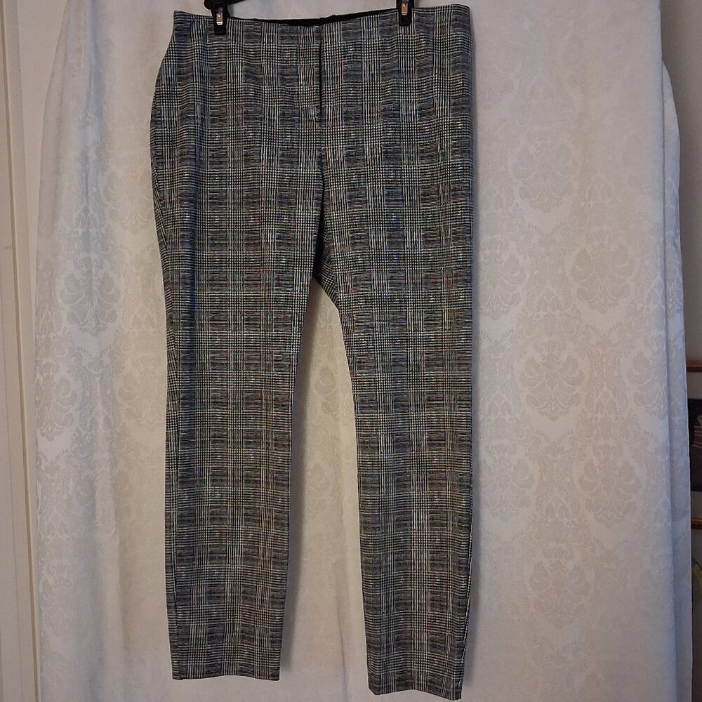 Women's Straright-leg Pants to Ankle in Black/White Plaid